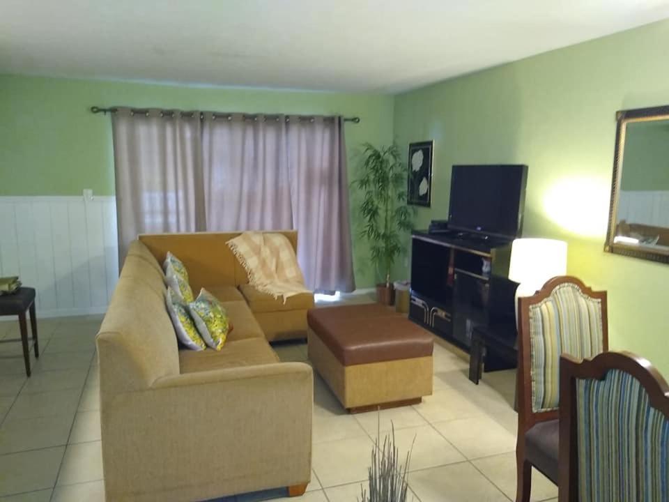 Affordable Two Bedroom Tropical Condo - Private Beach, Pools, Hot Tub San Petersburgo Exterior foto