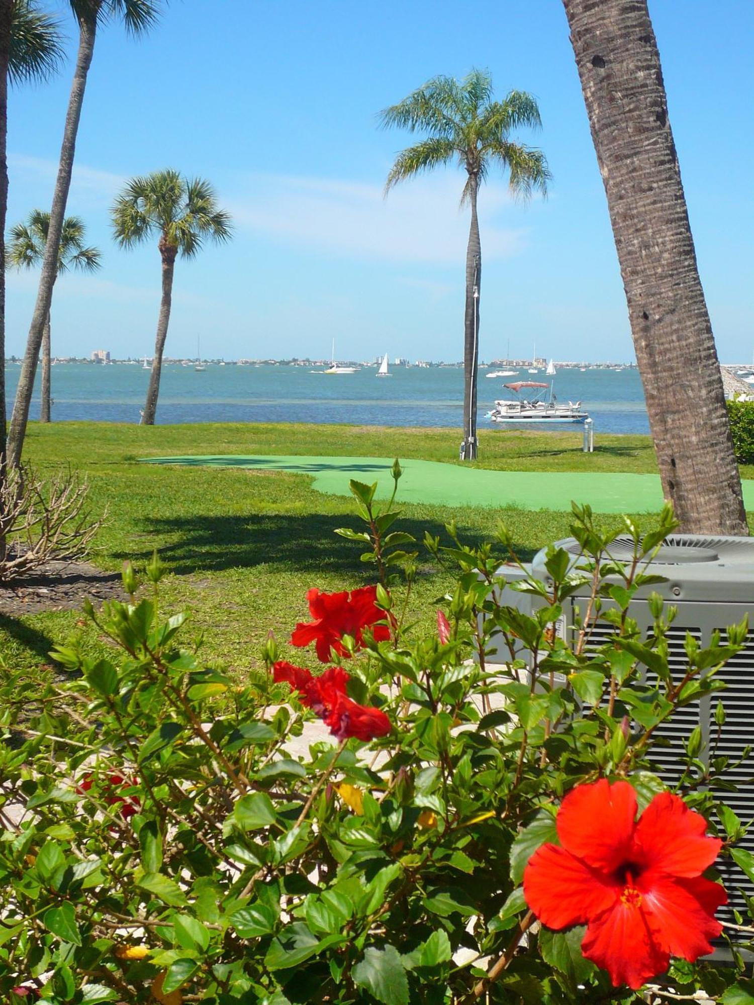 Affordable Two Bedroom Tropical Condo - Private Beach, Pools, Hot Tub San Petersburgo Exterior foto