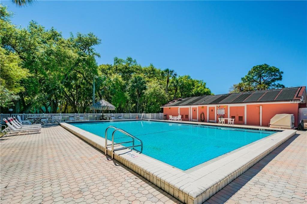 Affordable Two Bedroom Tropical Condo - Private Beach, Pools, Hot Tub San Petersburgo Exterior foto