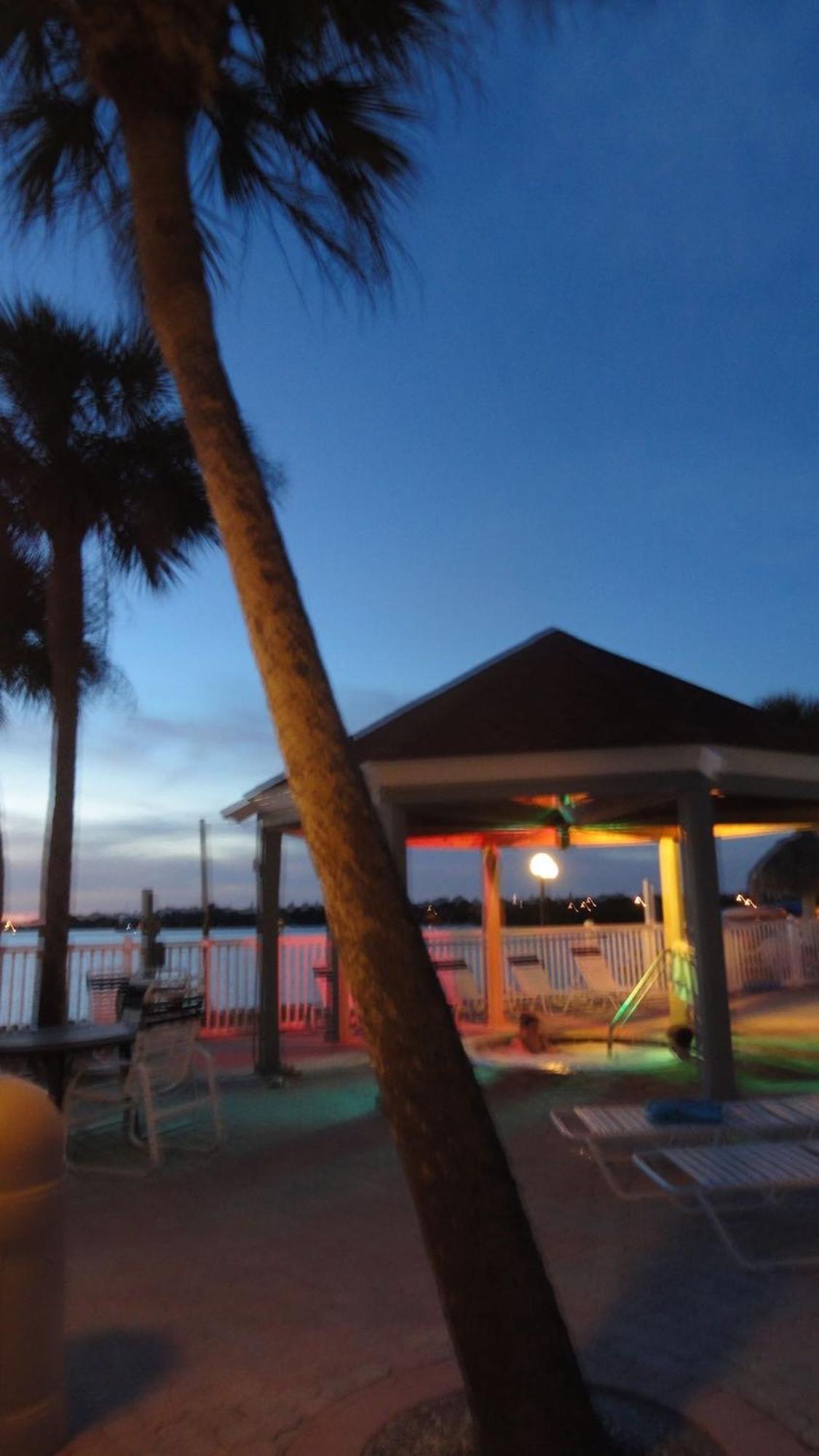 Affordable Two Bedroom Tropical Condo - Private Beach, Pools, Hot Tub San Petersburgo Exterior foto