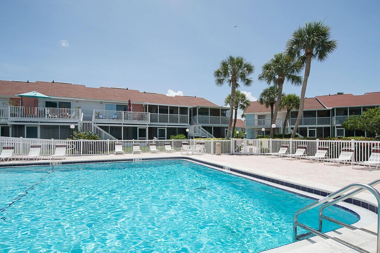 Affordable Two Bedroom Tropical Condo - Private Beach, Pools, Hot Tub San Petersburgo Exterior foto