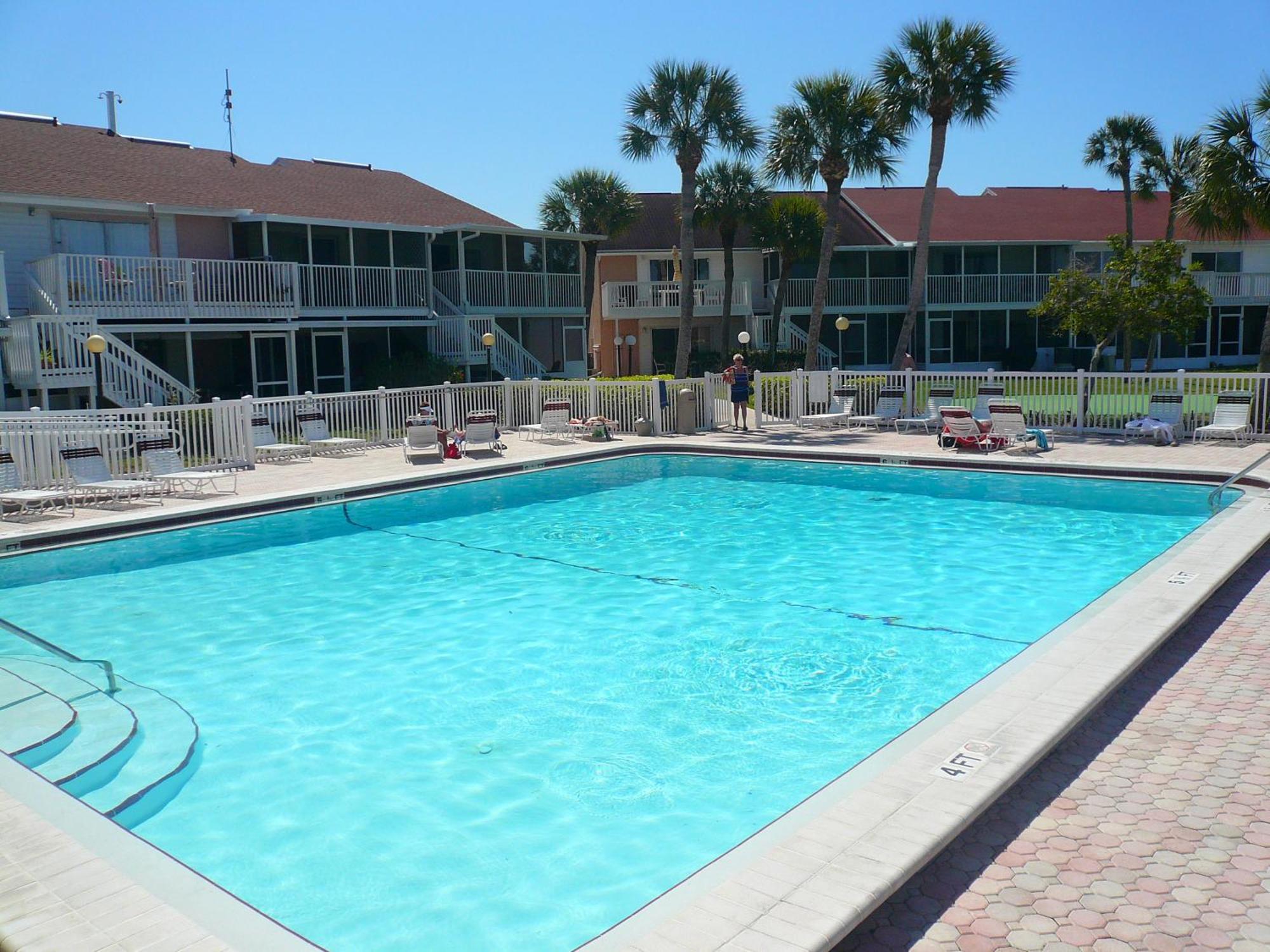 Affordable Two Bedroom Tropical Condo - Private Beach, Pools, Hot Tub San Petersburgo Exterior foto