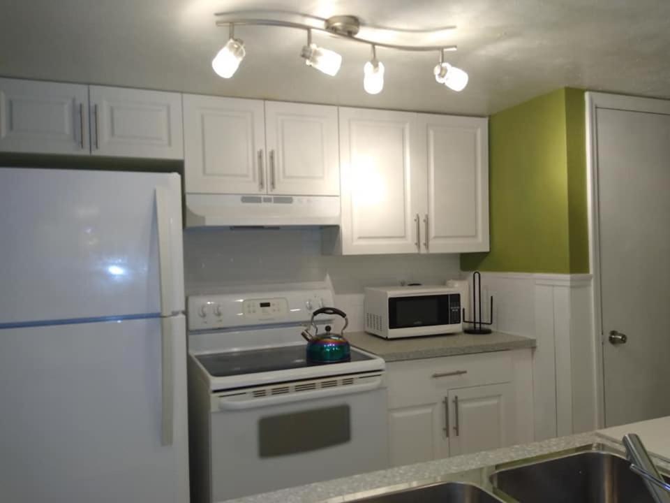 Affordable Two Bedroom Tropical Condo - Private Beach, Pools, Hot Tub San Petersburgo Exterior foto