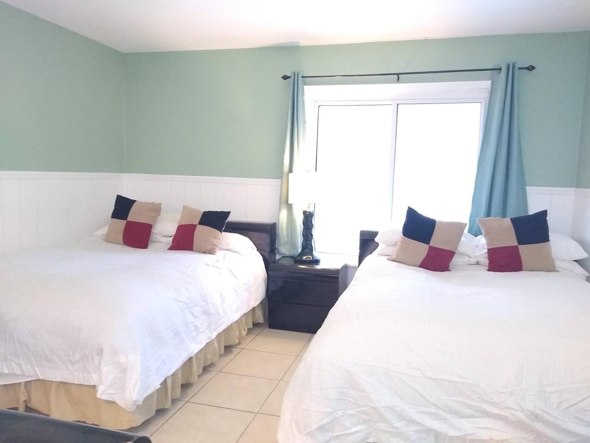Affordable Two Bedroom Tropical Condo - Private Beach, Pools, Hot Tub San Petersburgo Exterior foto